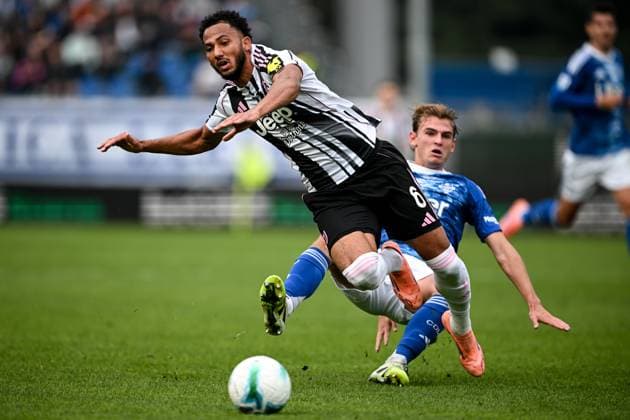 Cm Como 19 10 2025 - campionato di calcio Serie A Como-Juventus foto Cristiano Mazzi Image nella foto: Lloyd Kelly-Nico Paz 