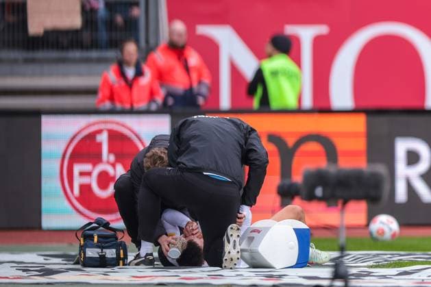 19 10 2025, 2 Bundesliga, Matchday 9, 1 FC Nürnberg Holstein Kiel, Adrian Kapralik Holstein Kiel must be treated on the head, Nuremberg Max Morlock Stadion Bayern Germany xRHR PHOTO DEx Copyright: DennisxEwert RHR-FOTOx RHR-FOTO DE