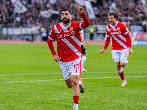 Tolcay Cigerci FC Energie Cottbus, 10 cheers after his goal, GER, SSV Ulm 1846 vs SV Elversberg, Football, DFB Pokal, 1 round, 2025 2026 season, 17 08 2025, DFB DFL regulations prohibit any use of photographs as image sequences and or quasi video GER, SSV Ulm 1846 vs SV Elversberg, Football, DFB Pokal, 2025 2026 season, 17 08 2025 Ulm Copyright: xMichaelxSchmidt Eibner-Pressefotx EP_MST