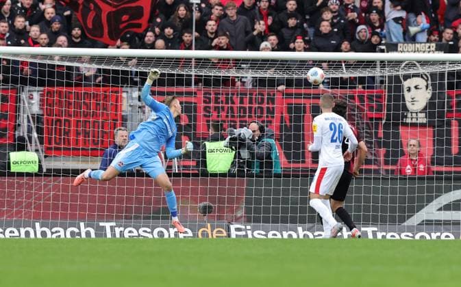 19 10 2025 Soccer Season 2025 2026 2 Soccer Bundesliga 09 Matchday 1 FC Nürnberg FCN Club KSV Holstein Kiel Störche Sportfoto Zink DaMa xdaxmax DFL regulations prohibit any use of photographs as image sequences and or quasi video only for editorial use Tor Treffer Goal shot to 1 1 Goalscorer Carl Anders Lorentz Johansson 5, Holstein Kiel vs Jan Reichert 1, 1 FC Nürnberg FCN