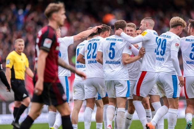 19 10 2025, 2 Bundesliga, Matchday 9, 1 FC Nürnberg Holstein Kiel, The players of Holstein Kiel celebrate the goal to 1 1 by Carl Johansson Holstein Kiel , Nürnberg Max Morlock Stadion Bayern Germany xRHR PHOTO DEx Copyright: DennisxEwert RHR-FOTOx RHR-FOTO DE