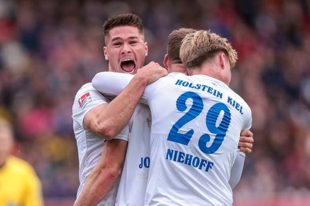 19 10 2025, 2 Bundesliga, Matchday 9, 1 FC Nürnberg Holstein Kiel, Marcus Müller Holstein Kiel celebrates the goal to 1 1 by Carl Johansson Holstein Kiel , Nürnberg Max Morlock Stadion Bayern Germany xRHR PHOTO DEx Copyright: DennisxEwert RHR-FOTOx RHR-FOTO DE