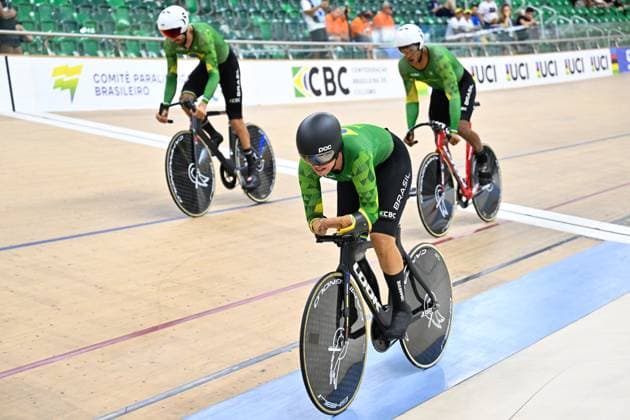 2025 UCI Para-Cycling Track World Championships Picture by Simon Wilkinson SWpix.com - 19 10 2025 - Cycling - 2025 UCI Para-Cycling Track World Championships - Rio Olympic Velodrome, Rio de Janeiro, Brazil - Mixed C1-5 750 m Team Sprint Qualifying - Sabrina Custodia Da Silva (Brazil), Ricardo Alafim De Freitas (Brazil), Lauro Cesar Mouro Chaman (Brazil) Copyright: x xSWpix.comx(t axPhotographyxHubxLtd)xSimonxWilkinson SWpix.comx SWP-3030-10206