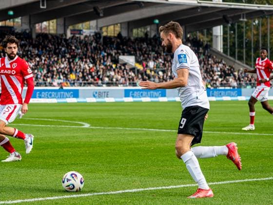 Lucas Roeser SSV Ulm 1846, 09 am Ball, GER, SSV Ulm 1846 vs FC Energie Cottbus, Football, 3 Liga, Season 2025 2026, 19 10 2025, DFB DFL regulations prohibit any use of photographs as image sequences and or quasi video GER, SSV Ulm 1846 vs FC Energie Cottbus, Football, 3 Liga, Season 2025 2026, 19 10 2025 Ulm Copyright: xMichaelxSchmidt Eibner-Pressefotx EP_MST