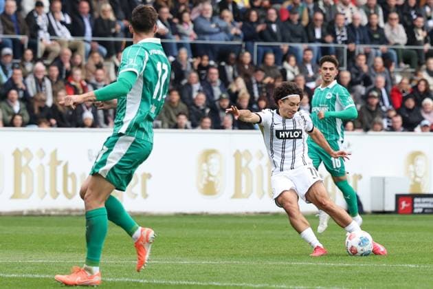 19 10 2025, xrekx, Soccer 2 Bundesliga, SV Elversberg SpVgg Greuther Fuerth v l Goal shot to 5 0 by Jason Ceka SV 07 Elversberg DFL DFB REGULATIONS PROHIBIT ANY USE OF PHOTOGRAPHS as IMAGE SEQUENCES and or QUASI VIDEO Elversberg