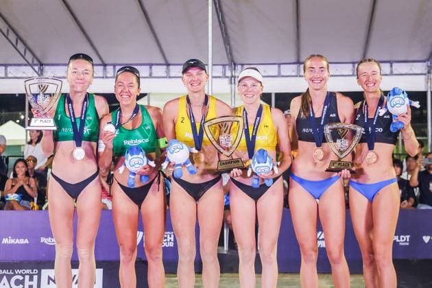 (251019) -- LAGUNA PROVINCE, Oct. 19, 2025 -- Medalists in the women s category pose with their trophies during the awarding ceremony at the Volleyball World Beach Pro Tour in Laguna Province, the Philippines, Oct. 19, 2025. ) (SP)PHILIPPINES-LAGUNA PROVINCE-VOLLEYBALL-WORLD BEACH PRO TOUR ROUELLExUMALI 