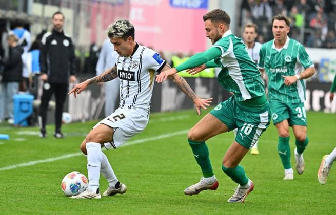 19 10 2025 Soccer Season 2025 2026 2 Soccer Bundesliga 09 Matchday SV Elversberg SVE SpVgg Greuther Fürth Kleeblatt Sportfoto Zink xwoxzix DFL regulations prohibit any use of photographs as image sequences and or quasi video only for editorial use Nicholas Mickelson 2, SV Elversberg Felix Higl 18, SpVgg Greuther Fürth