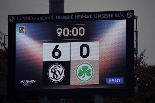 19 10 2025, xmohx, Soccer 2 Bundesliga, SV Elversberg SpVgg Greuther Fuerth v l Final result on the scoreboard DFL DFB REGULATIONS PROHIBIT ANY USE OF PHOTOGRAPHS as IMAGE SEQUENCES and or QUASI VIDEO Elversberg