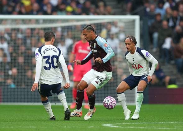 19th October 2025; Tottenham Hotspur Stadium, London, England; Premier League Football, Tottenham Hotspur versus Aston Villa; Boubacar Kamara of Aston Villa challenged by Rodrigo Bentancur and Xavi Simons of Tottenham Hotspur  JohnxPatrickxFletcher