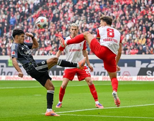 Fares Chaibi Eintracht Frankfurt, 08 , Maximilian Eggestein SC Freiburg, 08 GER, SC Freiburg Eintracht Frankfurt, Football, Bundesliga, Matchday 7, Season 2025 2026, 19 10 2025 DFL DFB REGULATIONS PROHIBIT ANY USE OF PHOTOGRAPHS AS IMAGE SEQUENCES AND OR QUASI VIDEO GER, SC Freiburg Eintracht Frankfurt, Football, Bundesliga, Matchday 7, Season 2025 2026, 19 10 2025 Freiburg Copyright: xEibner-Pressefoto ThomasxHessx EP_THS