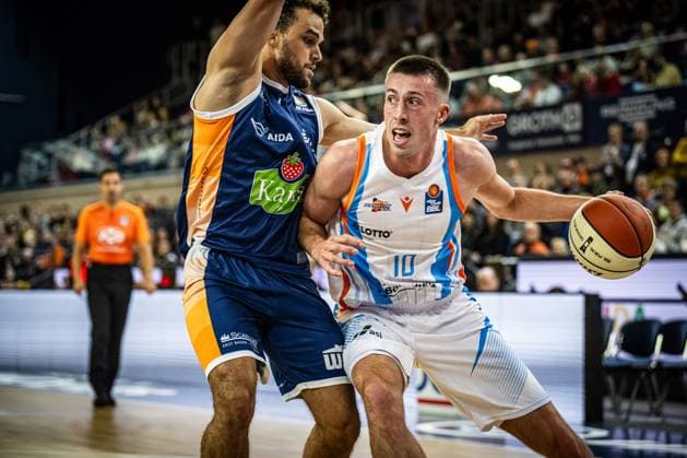 Rostock, Germany October 19, 2025 1 BBL 2025 2026 Rostock Seawolves vs Science City Jena Pictured from left Elias Baggette ROSTOCK SEAWOLVES and Joe Wieskamp Science City Jena Copyright: xFotostandx xVoelkerx