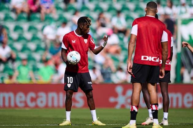 October 19, 2025, Elche, Alicante, Spain: Nico Williams of Athletic Club de Bilbao warms up prior the Spanish League, LaLiga EA Sports, football match played between Elche CF and Athletic Club Bilbao at Estadio Manuel Martinez Valero on October 19, 2025 in Elche, Alicante, Spain. Elche Spain - ZUMAa181 20251019_zaa_a181_003 Copyright: xFranciscoxMaciax