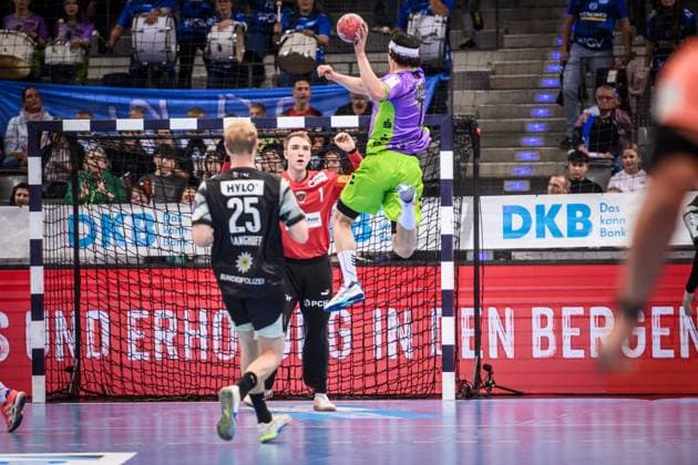 Kasper Thorsen Lien TVB Stuttgart, 07 against Berlin goalkeeper Lasse Ludwig Fuechse Berlin, 01 GER, TVB 1898 Stuttgart Fuechse Berlin, DAIKIN HBL, Handball, Bundesliga, Matchday 9, Season 2025 2026, 19 10 2025 GER, TVB 1898 Stuttgart Fuechse Berlin, DAIKIN HBL, Handball, Bundesliga, Matchday 9, Season 2025 2026, 19 10 2025 Stuttgart Copyright: xSandyxDinkelackerx EP_SDR