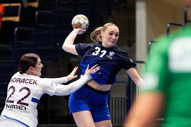 Tamara Horacek of France and Patricia Anckar of Finland during the Women™s handball EHF EURO 2026 Qualifier match between Finland and France at the Energia Areena on 19. October 2025 in Vantaa, Finland. (Kalle Parkkinen Newspix24)  Copyright: xKallexParkkinenx kp19102025_17033