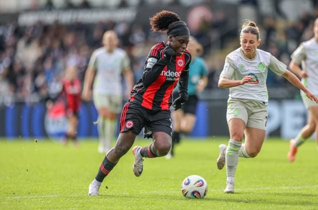 DEU, Frankfurt, Eintracht Frankfurt vs Werder Bremen, Google Pixel Frauen Bundesliga, DFB, Saison 2526, Stadion am Bretanobad, 7 Spieltag im Bild f l n r Nicole Anyomi Eintracht Frankfurt 19 , Chiara D Angelo Werder Bremen 2 DFB DFL REGULATIONS PROHIBIT ANY USE OF PHOTOGRAPHS AS IMAGE SEQUENCES AND OR QUASI VIDEO, 19 10 2025 Copyright: HMBxMedia HendrikxHamelau