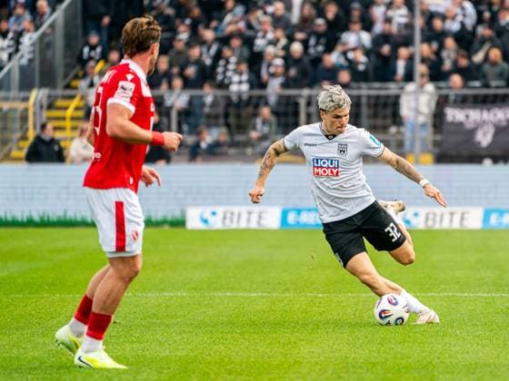Niklas Koelle SSV Ulm 1846, 32 on the ball, GER, SSV Ulm 1846 vs FC Energie Cottbus, Football, 3 Liga, Season 2025 2026, 19 10 2025, DFB DFL regulations prohibit any use of photographs as image sequences and or quasi video GER, SSV Ulm 1846 vs FC Energie Cottbus, Football, 3 Liga, Season 2025 2026, 19 10 2025 Ulm Copyright: xMichaelxSchmidt Eibner-Pressefotx EP_MST