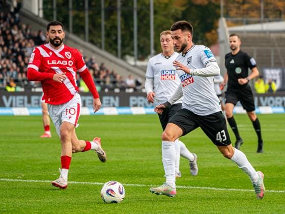 Leon Dajaku SSV Ulm 1846, 43 enters the penalty area at speed, GER, SSV Ulm 1846 vs FC Energie Cottbus, Football, 3 Liga, Season 2025 2026, 19 10 2025, DFB DFL regulations prohibit any use of photographs as image sequences and or quasi video GER, SSV Ulm 1846 vs FC Energie Cottbus, Football, 3 Liga, Season 2025 2026, 19 10 2025 Ulm Copyright: xMichaelxSchmidt Eibner-Pressefotx EP_MST