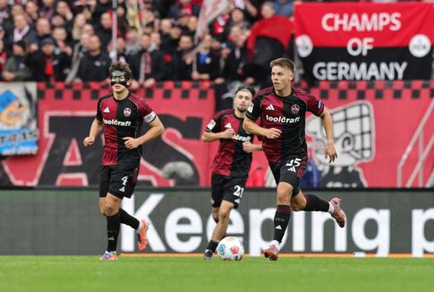 19 10 2025 Soccer Season 2025 2026 2 Soccer Bundesliga 09 Matchday 1 FC Nürnberg FCN Club KSV Holstein Kiel Storks Sportfoto Zink DaMa xdaxmax DFL regulations prohibit any use of photographs as image sequences and or quasi video only for editorial use Fabio Gruber 4, 1 FC Nürnberg FCN Berkay Yilmaz 21, 1 FC Nürnberg FCN Finn Ole Becker 25, 1 FC Nürnberg FCN in attack