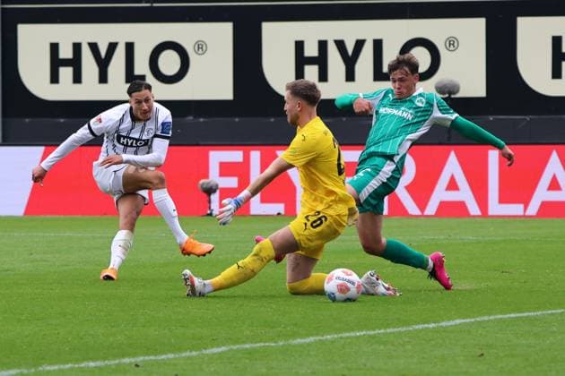 19 10 2025, Soccer, Men, 2 Bundesliga, Season 2025 2026, SV 07 Elversberg SpVgg Greuther Fürth, Goal kick to 3 0, Goalscorer Younes Ebnoutalib SV 07 Elversberg Elversberg Ursapharm Arena an der Kaiserlinde Saarland Germany EN Copyright: xSebastianxBachx