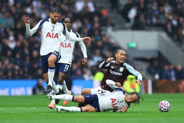 Boubacar Kamara of Aston Villa is fouled by Xavi Simons of Tottenham Hotspur Tottenham Hotspur v Aston Villa, Premier League, Football, Tottenham Hotspur Stadium, London, UK - 19 Oct 2025London Tottenham Hotspur Stadium United Kingdom EDITORIAL USE ONLY No use with unauthorised audio, video, data, fixture lists, club league logos or live services. Online in-match use limited to 120 images, no video emulation. No use in betting, games or single club league player publications. Copyright: xMichaelxZemanek Shutterstockx 15545865t