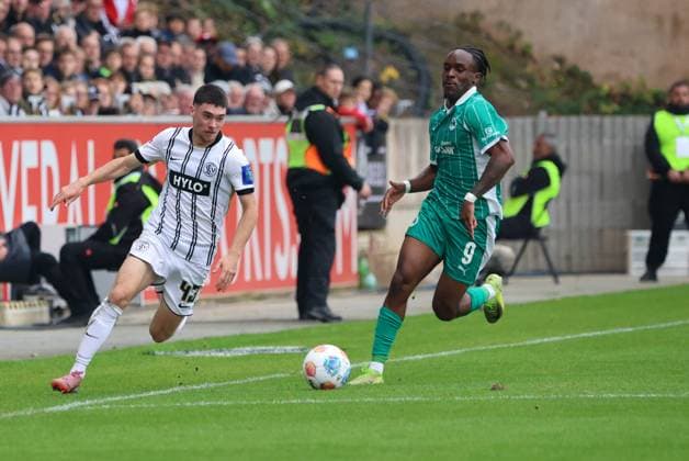 19 10 2025, Football, Men, 2 Bundesliga, Season 2025 2026, SV 07 Elversberg SpVgg Greuther Fürth, Felix Keidel SV 07 Elversberg , Noel Futkeu SpVgg Greuther Fürth Elversberg Ursapharm Arena an der Kaiserlinde Saarland Germany EN Copyright: xSebastianxBachx