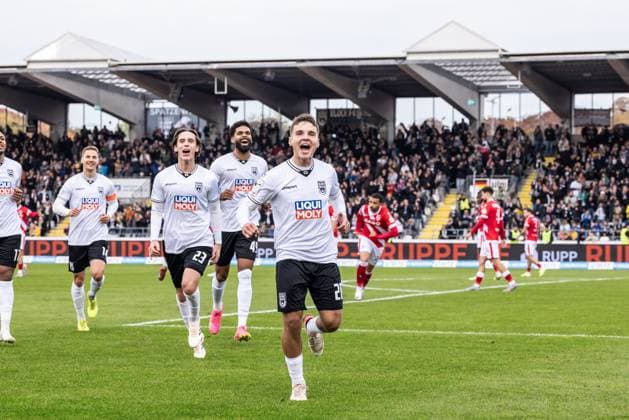 Soccer, Season 2025 2026, 3 Liga, Donaustadion Ulm, 11 Matchday, SSV Ulm 1846 Football FC Energie Cottbus, 19 10 2025 19 10 2025, Soccer, Season 2025 2026, 3 Liga, Donaustadion Ulm, 11 Matchday, SSV Ulm 1846 Football FC Energie Cottbus, Goal celebration joy after goal goal shot to 1 1 by 28 Max Scholze SSV Ulm 1846 Football Photo Lucca Fundel Ulm Donaustadion Baden Württemberg Germany