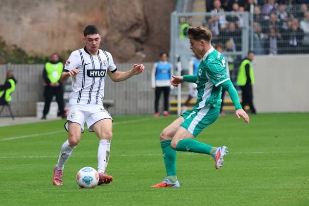 19 10 2025, Football, Men, 2 Bundesliga, Season 2025 2026, SV 07 Elversberg SpVgg Greuther Fürth, Felix Keidel SV 07 Elversberg , Luca Itter SpVgg Greuther Fürth Elversberg Ursapharm Arena an der Kaiserlinde Saarland Germany EN Copyright: xSebastianxBachx