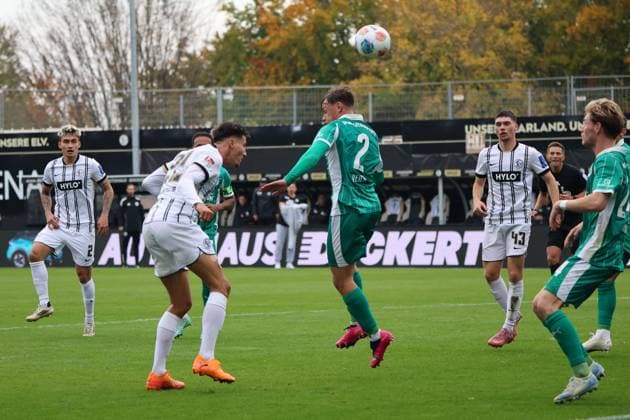 19 10 2025, Football, Men, 2 Bundesliga, Season 2025 2026, SV 07 Elversberg SpVgg Greuther Fürth, Younes Ebnoutalib SV 07 Elversberg , Lukas Reich SpVgg Greuther Fürth Elversberg Ursapharm Arena an der Kaiserlinde Saarland Germany EN Copyright: xSebastianxBachx