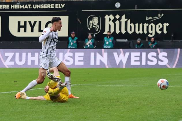 19 10 2025, Soccer, Men, 2 Bundesliga, Season 2025 2026, SV 07 Elversberg SpVgg Greuther Fürth, Goalscorer Younes Ebnoutalib SV 07 Elversberg Elversberg Ursapharm Arena an der Kaiserlinde Saarland Germany EN Copyright: xSebastianxBachx