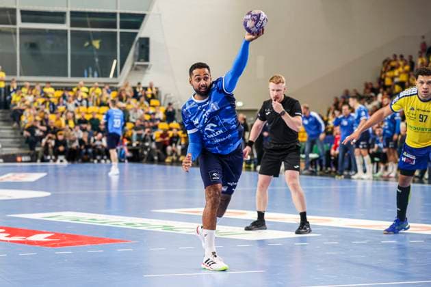 Kielce 19.10.2025 PILKA RECZNA MEZCZYZN 8 KOLEJKA ORLEN SUPERLIGA SEZON 2025 26 --- MEN S HANDBALL TOP LEAGUE DAY 8 MATCH Industria Kielce - Orlen Wisla Plock NZ MELVYN RICHARDSON PENALTY KARNY FOT. JACEK STANISLAWEK 400mm.pl NEWSPIX.PL --- newspix.pl 