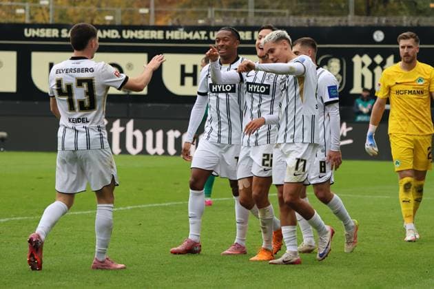 19 10 2025, Soccer, Men, 2 Bundesliga, Season 2025 2026, SV 07 Elversberg SpVgg Greuther Fürth, Goal celebration to 4 0, Goalscorer Younes Ebnoutalib SV 07 Elversberg Elversberg Ursapharm Arena an der Kaiserlinde Saarland Germany EN Copyright: xSebastianxBachx