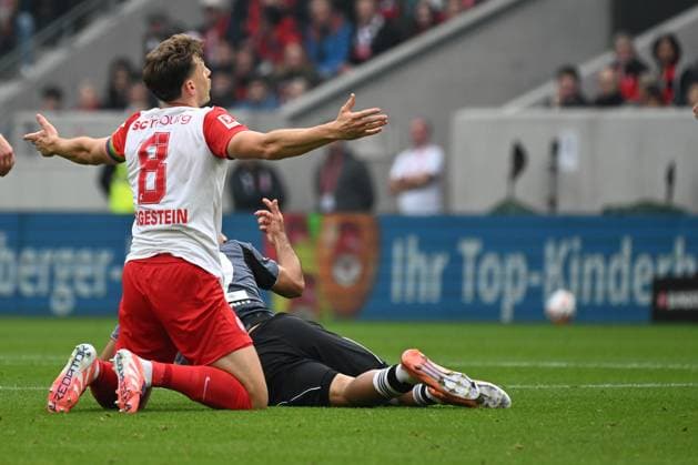 19 10 2025, xjhx, Soccer 1 Bundesliga, SC Freiburg Eintracht Frankfurt v l Maximilian Eggestein SC Freiburg DFL DFB REGULATIONS PROHIBIT ANY USE OF PHOTOGRAPHS as IMAGE SEQUENCES and or QUASI VIDEO Freiburg