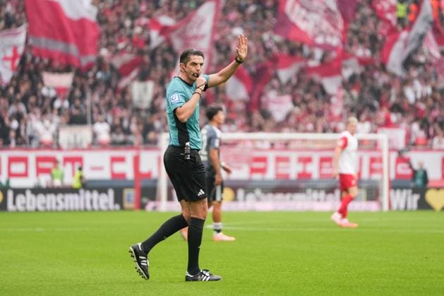 1 Bundesliga SC Freiburg vs Eintracht Frankfurt, 19 10 2025 Deniz Aytekin Referee 1 Bundesliga SC Freiburg vs Eintracht Frankfurt, Europa Park Stadion, 19 10 2025 DFB DFL REGULATIONS PROHIBIT ANY USE OF PHOTOGRAPHS AS IMAGE SEQUENCES AND OR QUASI VIDEO Copyright: xBEAUTIFULxSPORTS Boscox