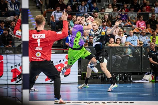 Kai Haefner TVB Stuttgart, 34 vs Lasse Ludwig Fuechse Berlin, 01 , behind Matthes Langhoff Fuechse Berlin, 25 GER, TVB 1898 Stuttgart Fuechse Berlin, DAIKIN HBL, Handball, Bundesliga, Matchday 9, Season 2025 2026, 19 10 2025 GER, TVB 1898 Stuttgart Fuechse Berlin, DAIKIN HBL, Handball, Bundesliga, Matchday 9, Season 2025 2026, 19 10 2025 Stuttgart Copyright: xSandyxDinkelackerx EP_SDR