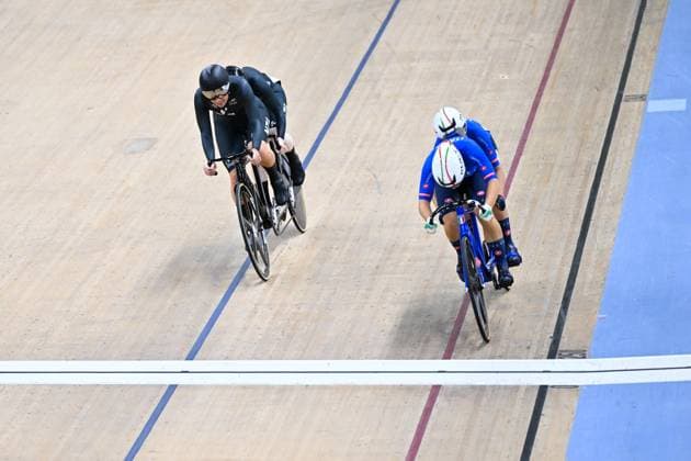 2025 UCI Para-Cycling Track World Championships Picture by Simon Wilkinson SWpix.com - 19 10 2025 - Cycling - 2025 UCI Para-Cycling Track World Championships - Rio Olympic Velodrome, Rio de Janeiro, Brazil - WB Sprint Quarterfinals - Marianna Agostini (Italy) piloted by Elena Bissolati (Italy), Emma Foy (New Zealand) piloted by Jessie Hodges (New Zealand) Copyright: x xSWpix.comx(t axPhotographyxHubxLtd)xSimonxWilkinson SWpix.comx SWP-3030-10218