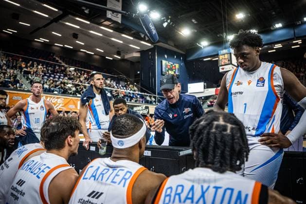 Rostock, Germany 19 October 2025 1 BBL 2025 2026 Rostock Seawolves vs Science City Jena In the picture 3 v re Björn Harmsen Science City Jena during a timeout Copyright: xFotostandx xVoelkerx