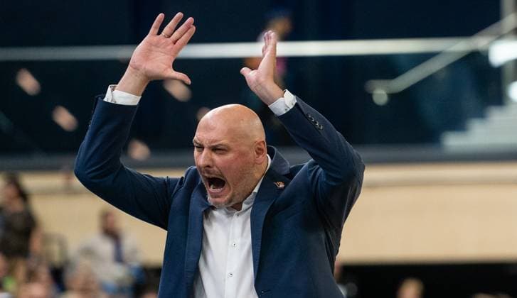 19 10 2025, Basketball, Men, BBL Cup, BBL, Round of 16, Rostock Seawolves Science City Jena Coach PrzemysÅaw Frasunkiewicz Rostock Seawolves Rostock Stadthalle Mecklenburg-Vorpommern Germany