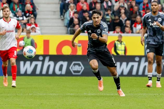 Fares Chaibi Eintracht Frankfurt, 08 on the ball , Germany, Football, 1 Bundesliga, Matchday 7, 2025 2026, SC Freiburg vs Eintracht Frankfurt, 19 10 2025, Europa Park Stadion, Freiburg im Breisgau, Germany Freiburg im Breisgau Europa Park Stadion Baden Württemberg Germany Copyright: xGrantxHubbsx