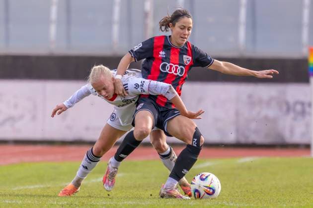 Ingolstadt, Germany 19 October 2025 2 BL Women 2025 2026 FC Ingolstadt 04 vs Eintracht Frankfurt II In the picture from left in the duel Keira Bednorz Frankfurt II and Annika Kömm Koemm FCI Audi Sportpark Bayern Copyright: xFotostandx xSchäferx