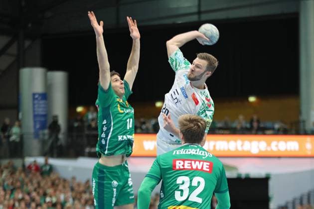 Handball DAIKIN HBL SC DHfK Leipzig SC Magdeburg 19 10 2025 Philipp Weber 20, SC Magdeburg throws against Marko Mamic 14, SC DHfK Leipzig Handball, DAIKIN HBL, 1 Bundesliga, Season 2025 2026, 9 Matchday SC DHfK Leipzig vs SC Magdeburg on 19 10 2025 at Quarterback Immobilien Arena Leipzig Copyright: xBEAUTIFULxSPORTS JanxKaeferx
