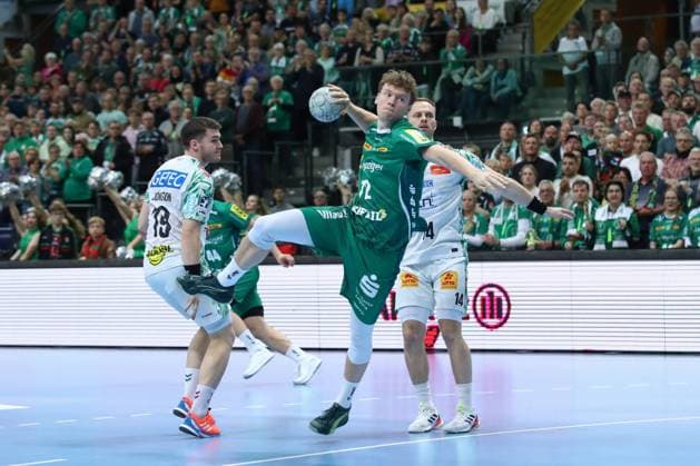 19 10 2025, xtgx, Handball, Daikin HBL, SC DHfK Leipzig SC Magdeburg v l Tim Hertzfeld Leipzig, 72 throws goal, goal scorer, scores goal, scores the goal Leipzig