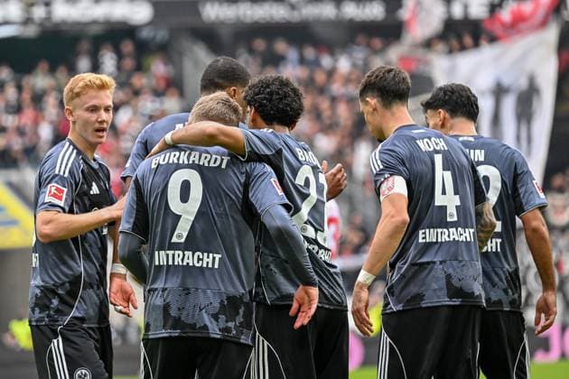 Celebration after the goal for 1 2 by Jonathan Burkardt Eintracht Frankfurt, 09 with Can Uzun Eintracht Frankfurt, 42 , Nathaniel Brown Eintracht Frankfurt, 21 , Aurele Amenda Eintracht Frankfurt, 05 , Robin Koch Eintracht Frankfurt, 04 GER, SC Freiburg Eintracht Frankfurt, Football, Bundesliga, Matchday 7, Season 2025 2026, 19 10 2025 DFL DFB REGULATIONS PROHIBIT ANY USE OF PHOTOGRAPHS AS IMAGE SEQUENCES AND OR QUASI VIDEO GER, SC Freiburg Eintracht Frankfurt, Football, Bundesliga, Matchday 7, Season 2025 2026, 19 10 2025 Freiburg Copyright: xEibner-Pressefoto ThomasxHessx EP_THS