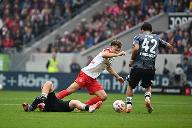 19 10 2025, xjhx, Soccer 1 Bundesliga, SC Freiburg Eintracht Frankfurt v l Maximilian Eggestein SC Freiburg Jonathan Jonny Burkardt Eintracht Frankfurt Zweikampf, Aktion, action, battle for the ball Can Uzun Eintracht Frankfurt DFL DFB REGULATIONS PROHIBIT ANY USE OF PHOTOGRAPHS as IMAGE SEQUENCES and or QUASI VIDEO Freiburg