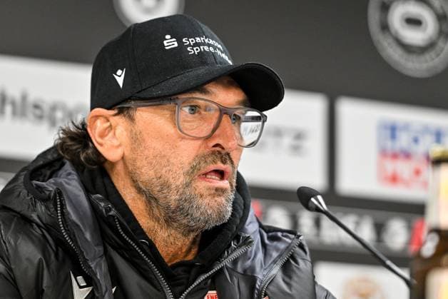 GER, 3 Liga, SSV Ulm 1846 vs FC Energie Cottbus 19 10 2025, Donaustadion, Ulm, GER, 3 Liga, SSV Ulm 1846 vs FC Energie Cottbus, in the picture Claus Dieter Wollitz Cottbus , Press conference after the match nordphotoxGmbHx xHafner nph00200
