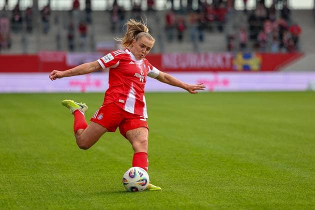 Georgia Stanway FC Bayern Muenchen, 31 with ball, GER, FC Bayern Muenchen vs 1 FC Koeln, Football, Google Pixel Frauen Bundesliga, 7 Spieltag, Saison 2025 2026, 19 10 2025, DFL DFB REGULATIONS PROHIBIT ANY USE OF PHOTOGRAPHS as IMAGE SEQUENCES and or QUASI VIDEO, GER, FC Bayern Muenchen vs 1 FC Koeln, Football, Google Pixel Frauen Bundesliga, 7 Spieltag, Saison 2025 2026, 19 10 2025 Muenchen Copyright: xEibner-Pressefoto JennixMaulx EP_JML
