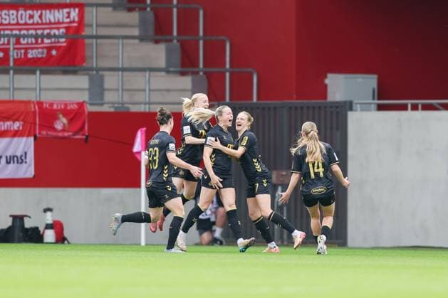 The Cologne players celebrate the goal to 0 1 by Sandra Maria Jessen 1 FC Koeln, 06 , GER, FC Bayern Muenchen vs 1 FC Koeln, Football, Google Pixel Womens Bundesliga, Matchday 7, Season 2025 2026, 19 10 2025, DFL DFB REGULATIONS PROHIBIT ANY USE OF PHOTOGRAPHS as IMAGE SEQUENCES and or QUASI VIDEO, GER, FC Bayern Muenchen vs 1 FC Koeln, Football, Google Pixel Frauen Bundesliga, 7 Spieltag, Saison 2025 2026, 19 10 2025 Muenchen Copyright: xEibner-Pressefoto JennixMaulx EP_JML