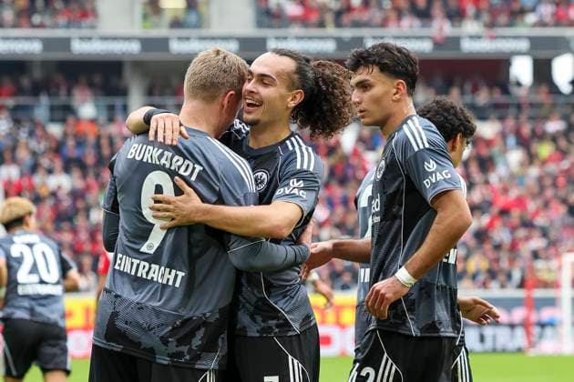 Goal celebration Eintracht Frankfurt at 1 2 by Jonathan Burkardt Eintracht Frankfurt, 09 , Germany, Soccer, 1 Bundesliga, 7 Matchday, 2025 2026, SC Freiburg vs Eintracht Frankfurt, 19 10 2025, Europa Park Stadion, Freiburg im Breisgau, Germany Freiburg im Breisgau Europa Park Stadion Baden Württemberg Germany Copyright: xGrantxHubbsx