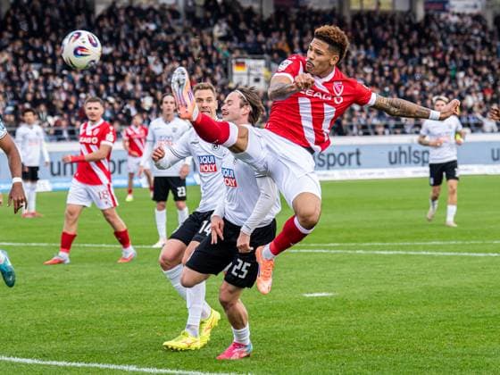 Justin Butler FC Energie Cottbus, 31 artistic, GER, SSV Ulm 1846 vs FC Energie Cottbus, Football, 3 Liga, Season 2025 2026, 19 10 2025, DFB DFL regulations prohibit any use of photographs as image sequences and or quasi video GER, SSV Ulm 1846 vs FC Energie Cottbus, Football, 3 Liga, Season 2025 2026, 19 10 2025 Ulm Copyright: xMichaelxSchmidt Eibner-Pressefotx EP_MST