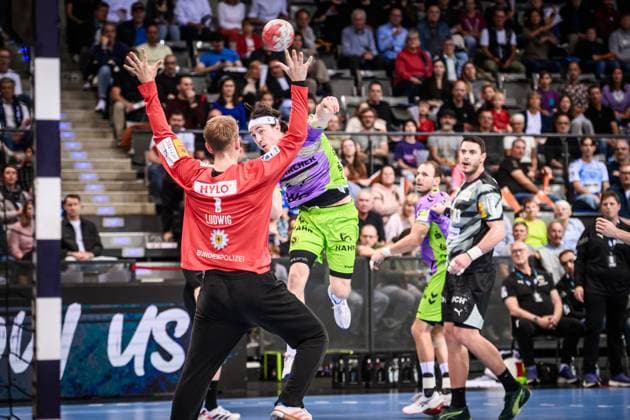 Kasper Thorsen Lien TVB Stuttgart, 07 vs Lasse Ludwig Fuechse Berlin, 01 GER, TVB 1898 Stuttgart Fuechse Berlin, DAIKIN HBL, Handball, Bundesliga, Matchday 9, Season 2025 2026, 19 10 2025 GER, TVB 1898 Stuttgart Fuechse Berlin, DAIKIN HBL, Handball, Bundesliga, Matchday 9, Season 2025 2026, 19 10 2025 Stuttgart Copyright: xSandyxDinkelackerx EP_SDR