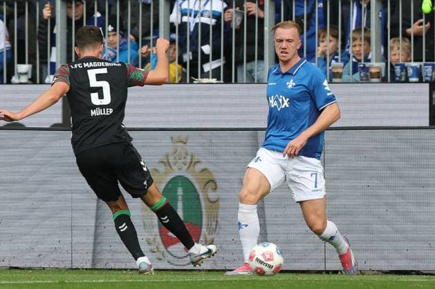 Isac Lidberg SV Darmstadt 98,7 vs Tobias Müller 1 FC Magdeburg,5 2 Soccer Bundesliga Season 2025 2026 SV Darmstadt 98 vs 1 FC Magdeburg at Merck Stadion am Böllenfalltor in Darmstadt Action,Soccer,Man,Men,Germany,19 10 2025